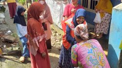 PKS Cikarang Timur Salurkan 130 Paket Makanan untuk Warga Terdampak Banjir di Labansari