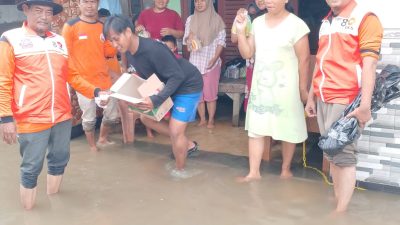 PKS Sukakarya Salurkan Bantuan untuk Warga Terdampak Banjir di Kampung Cangkring, Cabangbungin