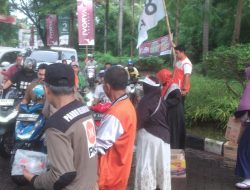 PKS Tambun Utara Bagikan 1.785 Paket Ta’jil di Karangsatria