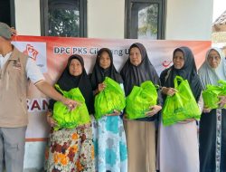 DPC PKS Cikarang Utara Santuni 55 Anak Yatim dan Dhuafa di Desa Tanjungsari