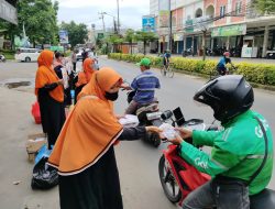 RKI Setu Bagikan 540 Paket Ta’jil On The Road di Desa Cijengkol