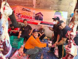 Ketua Fraksi PKS, Nuryasin Suparmin Turut Serta dalam Penyembelihan Hewan Qurban Bersama DPC PKS Tambun Selatan